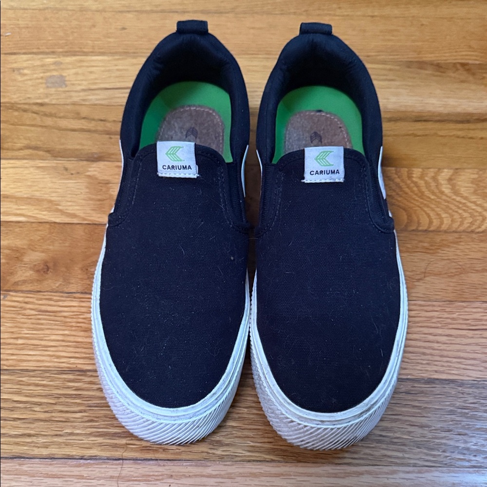 Cariuma Black Slip-On Sneakers